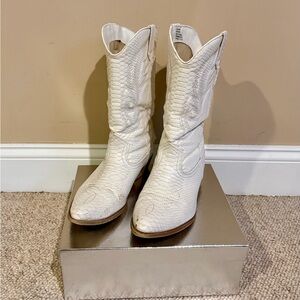 Coconuts by Matisse White Textured Heeled Boots